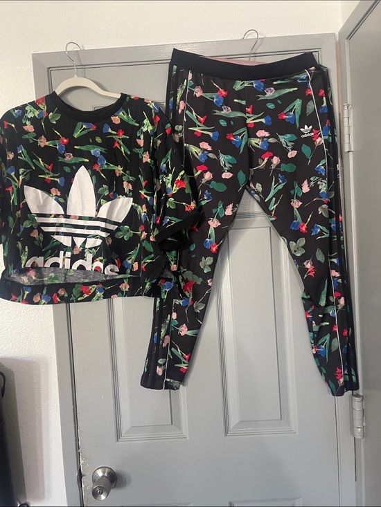 adidas Pants - adidas Black Floral Trefoil shirt and Leggings Set